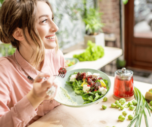 Read more about the article Mindful Eating for Weight Loss and Improved Health